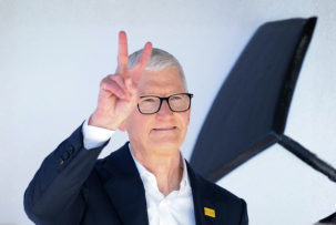 Tim Cook Steps Aside: What His Apple Era Changed and What Comes Next