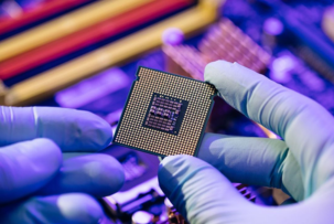 The First Analog Computers on RRAM Chips from China Have Appeared